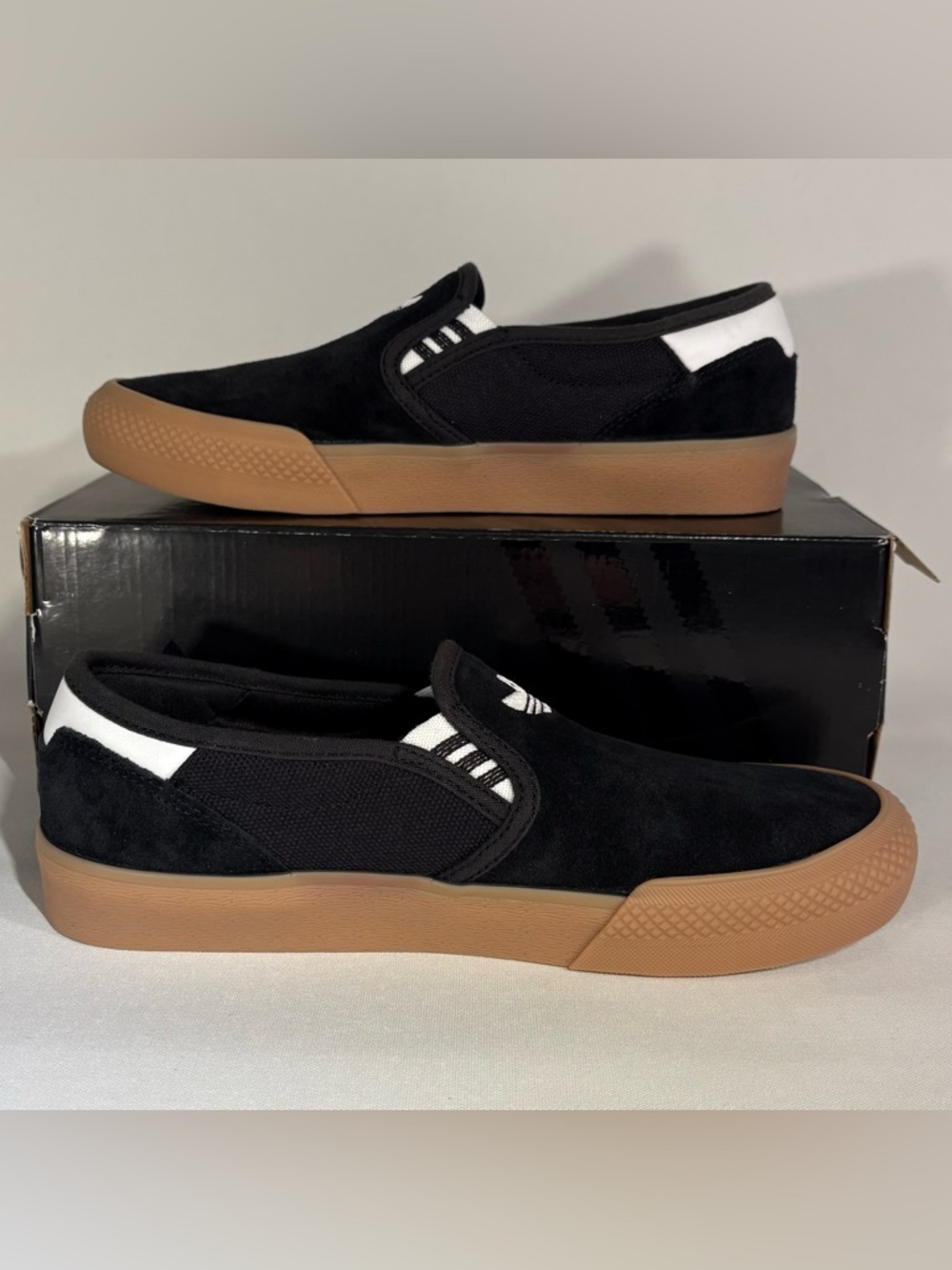 NEW ADIDAS SHMOOFOIL BLACK SUEDE WHITE GUM SLIP-ON SHOES MEN'S SIZE 5.5 DMG BOX - Picture 4 of 12